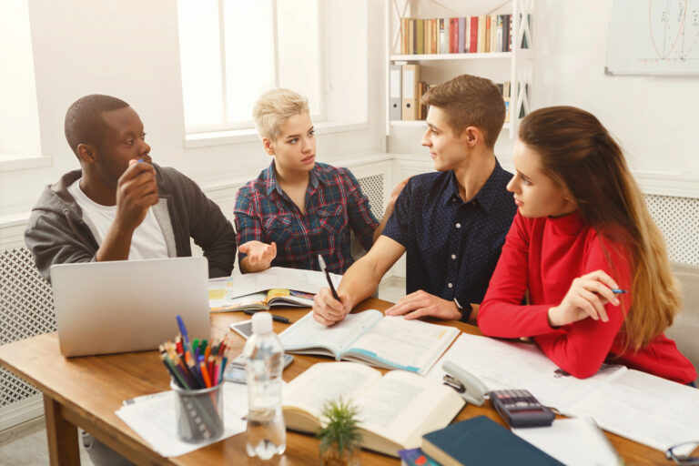 Brand Awareness verstehen und messen. Erfahre, welche KPIs wirklich zählen, wie Markenbekanntheit entsteht und wie Unternehmen ihre Marke gezielt stärken und steuern.