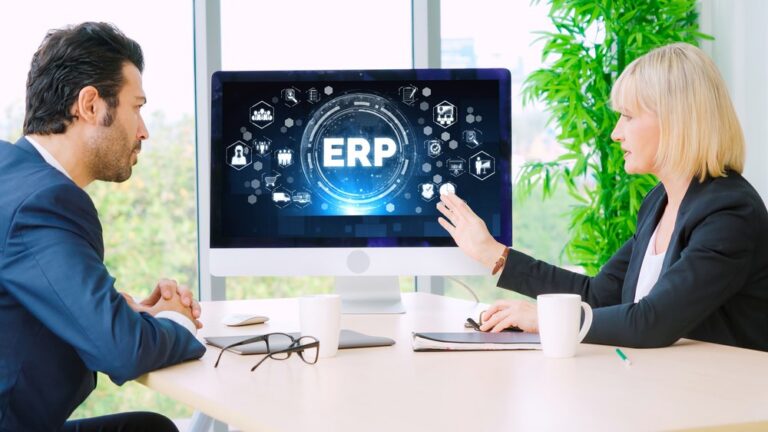 Was ist ERP? Erfahre alles zu ERP-Systemen und der Funktionsweise von Enterprise Resource Planning.