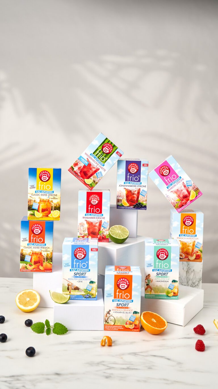 The fruity, different iced tea varieties from Teekanne, colorfully presented.